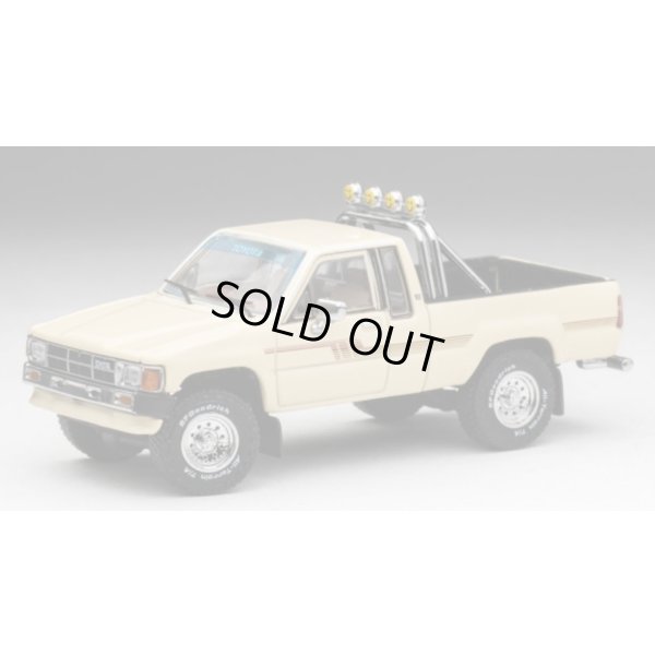画像8: Gaincorp Products 1/64 Toyota Hilux SR5 Xtracab 1985 Beige with Accessories x DiecastTalk特注品