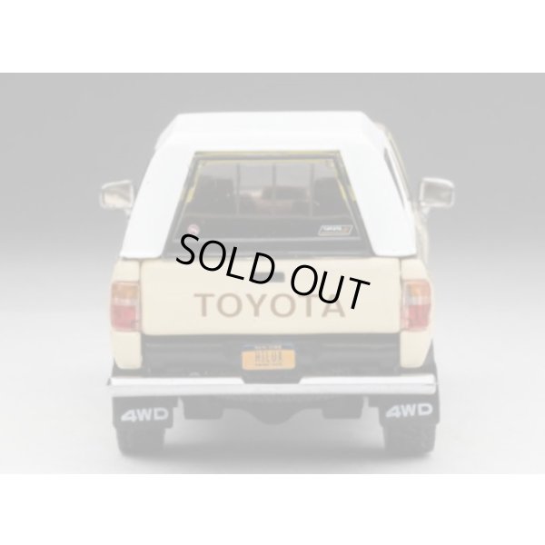 画像7: Gaincorp Products 1/64 Toyota Hilux SR5 Xtracab 1985 Beige with Accessories x DiecastTalk特注品