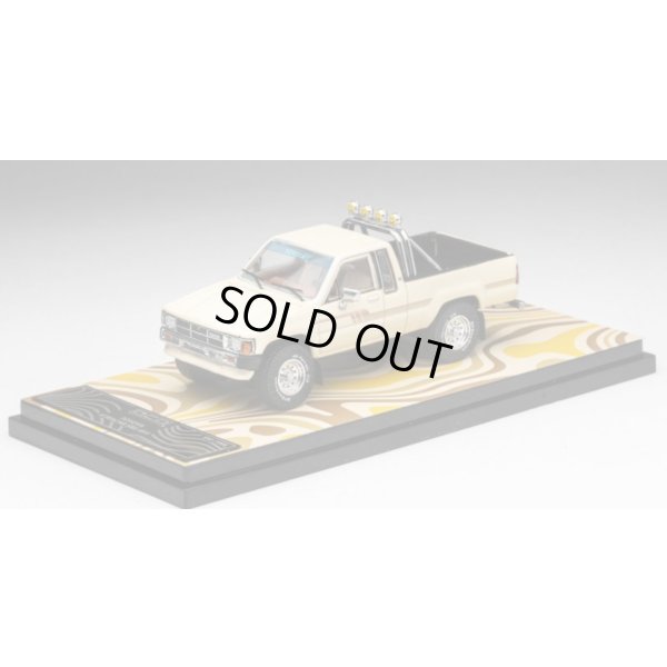 画像4: Gaincorp Products 1/64 Toyota Hilux SR5 Xtracab 1985 Beige with Accessories x DiecastTalk特注品
