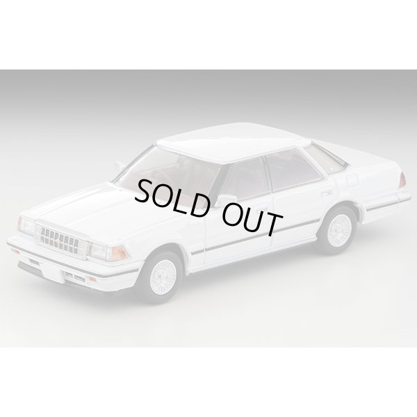 画像1: TOMYTEC 1/64 Limited Vintage NEO Toyota Crown Hardtop 3.0 Royal Saloon G (White) 1985