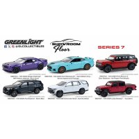 GREEN Light 1/64 Showroom Floor Series 7