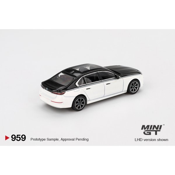 画像3: MINI GT 1/64 BMW i7 xDrive60 Alpine White/Black Sapphire (LHD)