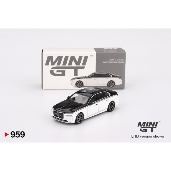 画像1: MINI GT 1/64 BMW i7 xDrive60 Alpine White/Black Sapphire (LHD)