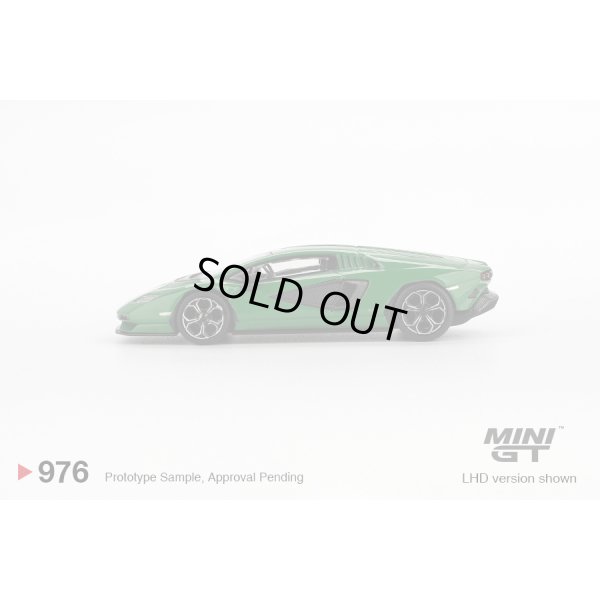 画像4: MINI GT 1/64 Lamborghini Countach LPI 800-4 Verde Medium Green (LHD)