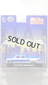 M2 Machines 1/64 1977 Chevrolet Cheyenne Super 30 LA White