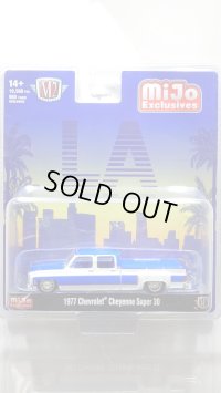 M2 Machines 1/64 1977 Chevrolet Cheyenne Super 30 LA White