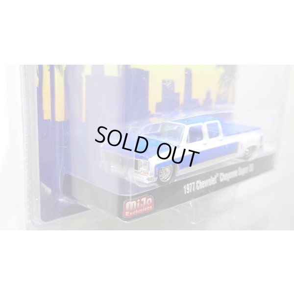 画像2: M2 Machines 1/64 1977 Chevrolet Cheyenne Super 30 LA White
