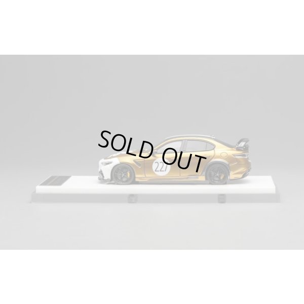 画像4: MOTORHELIX 1/64 Alfa Romeo Giulia GTAm Ocra GT Gold