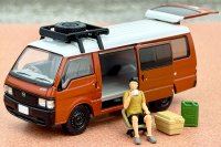 TOMYTEC 1/64 Limited Vintage NEO Mazda Bongo Brawny Van Custom (Brown) with Roof Carrier and Figure