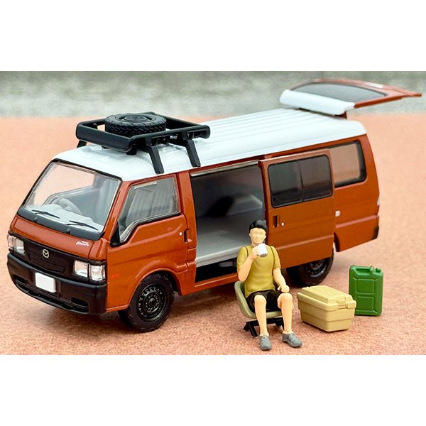 画像1: TOMYTEC 1/64 Limited Vintage NEO Mazda Bongo Brawny Van Custom (Brown) with Roof Carrier and Figure