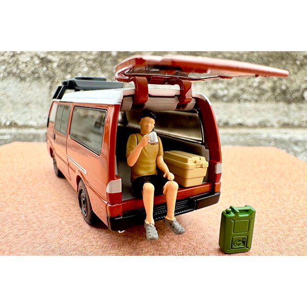 画像6: TOMYTEC 1/64 Limited Vintage NEO Mazda Bongo Brawny Van Custom (Brown) with Roof Carrier and Figure