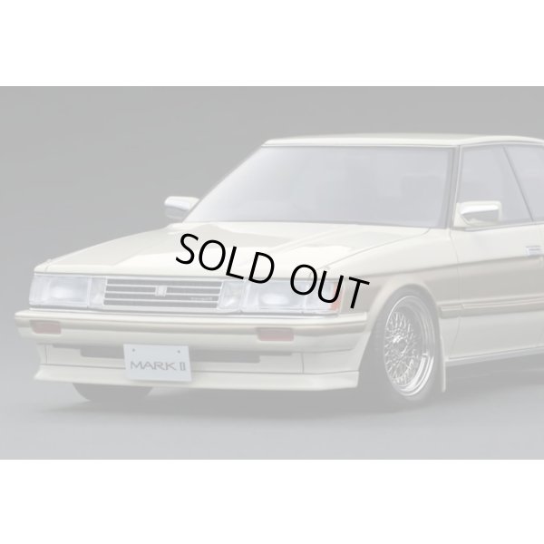画像3: ignition model 1/18 Toyota MarkII Grande (GX71) Pearl White/Gold