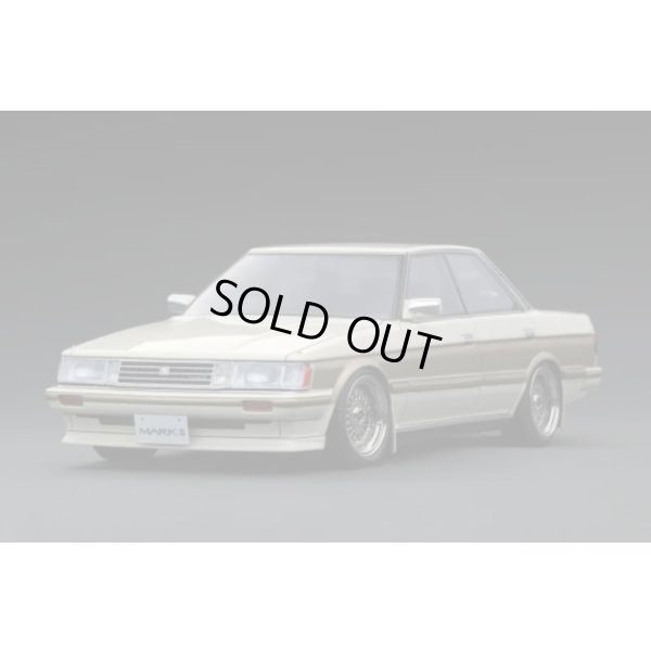 画像1: ignition model 1/18 Toyota MarkII Grande (GX71) Pearl White/Gold