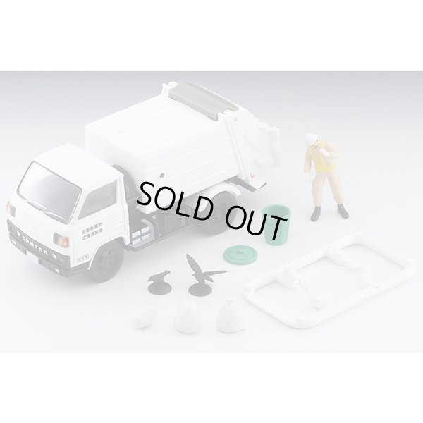 画像9: TOMYTEC 1/64 Limited Vintage NEO Mitsubishi Fuso Canter Cleaning Truck (White) with Figure