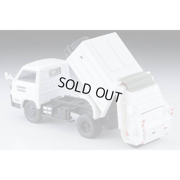 画像8: TOMYTEC 1/64 Limited Vintage NEO Mitsubishi Fuso Canter Cleaning Truck (White) with Figure