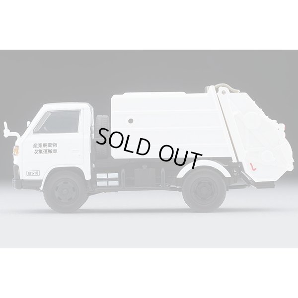 画像4: TOMYTEC 1/64 Limited Vintage NEO Mitsubishi Fuso Canter Cleaning Truck (White) with Figure