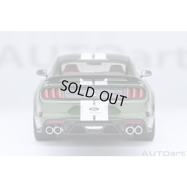 画像6: AUTOart 1/18 Ford Mustang Shelby GT500 (Green with White Stripes)
