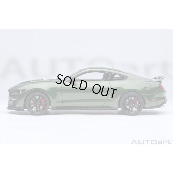 画像3: AUTOart 1/18 Ford Mustang Shelby GT500 (Green with White Stripes)