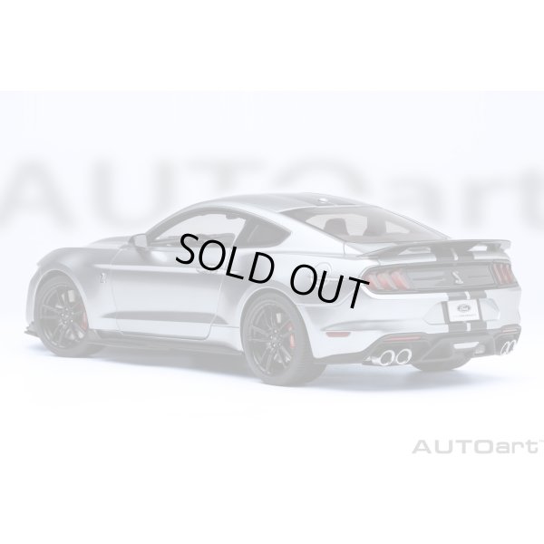 画像2: AUTOart 1/18 Ford Mustang Shelby GT500 (Silver with Black Stripes)