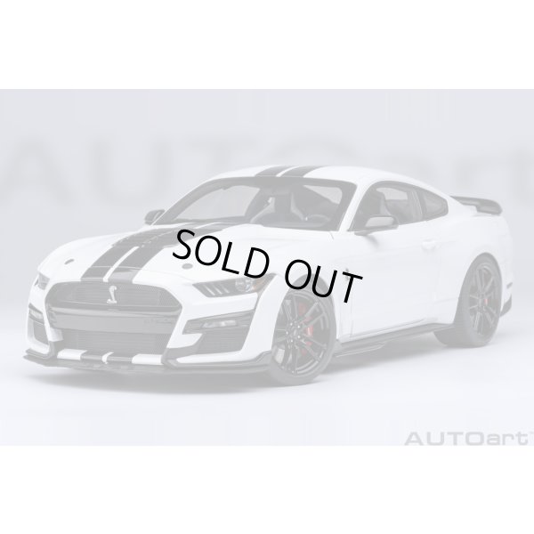 画像17: AUTOart 1/18 Ford Mustang Shelby GT500 (White with Black Stripes)