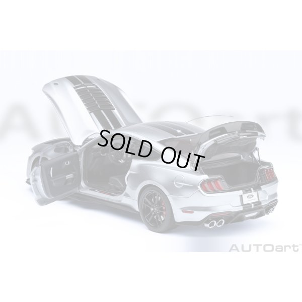画像17: AUTOart 1/18 Ford Mustang Shelby GT500 (Silver with Black Stripes)