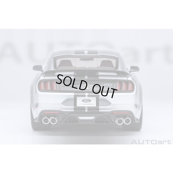 画像6: AUTOart 1/18 Ford Mustang Shelby GT500 (Silver with Black Stripes)