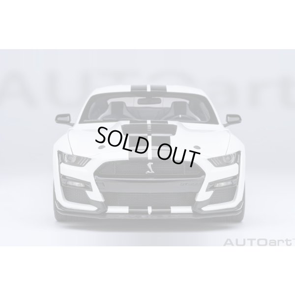 画像5: AUTOart 1/18 Ford Mustang Shelby GT500 (White with Black Stripes)