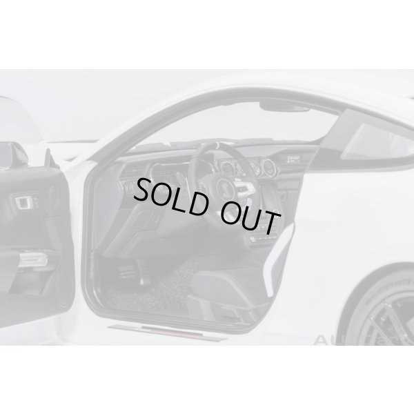 画像9: AUTOart 1/18 Ford Mustang Shelby GT500 (White with Black Stripes)