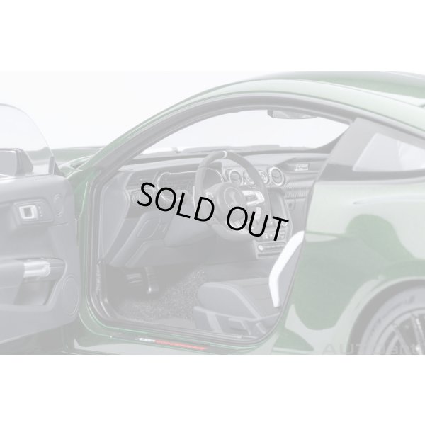 画像9: AUTOart 1/18 Ford Mustang Shelby GT500 (Green with White Stripes)