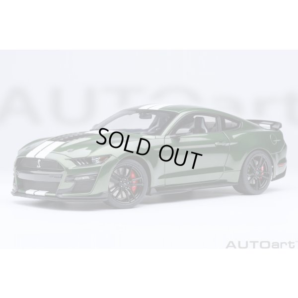 画像1: AUTOart 1/18 Ford Mustang Shelby GT500 (Green with White Stripes)