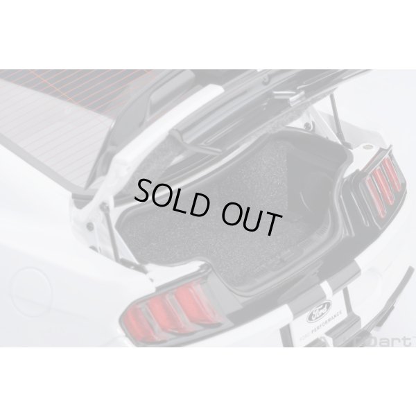 画像13: AUTOart 1/18 Ford Mustang Shelby GT500 (White with Black Stripes)