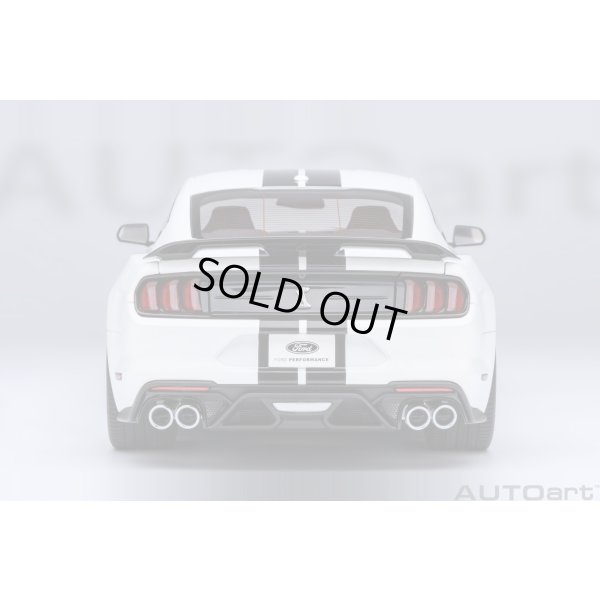 画像6: AUTOart 1/18 Ford Mustang Shelby GT500 (White with Black Stripes)