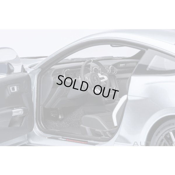 画像9: AUTOart 1/18 Ford Mustang Shelby GT500 (Silver with Black Stripes)