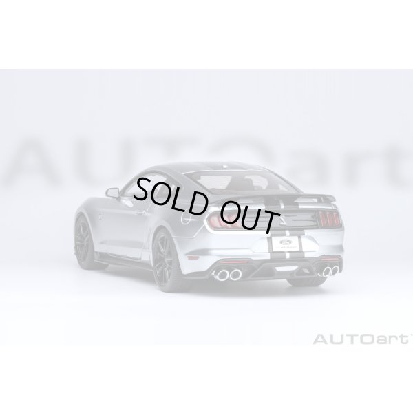 画像20: AUTOart 1/18 Ford Mustang Shelby GT500 (Silver with Black Stripes)