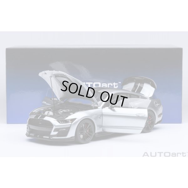 画像21: AUTOart 1/18 Ford Mustang Shelby GT500 (Silver with Black Stripes)