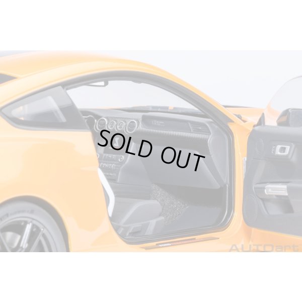 画像10: AUTOart 1/18 Ford Mustang Shelby GT500 (Orange with Black Stripes)