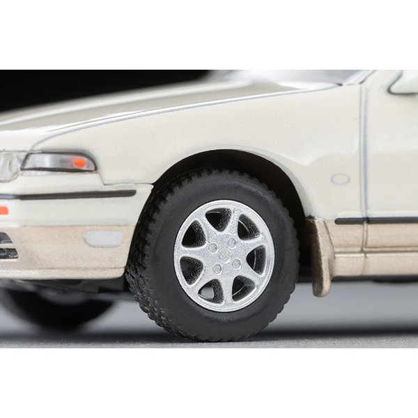 画像7: TOMYTEC 1/64 Limited Vintage NEO Nissan Cefiro Townride SV (White / Beige) 1991