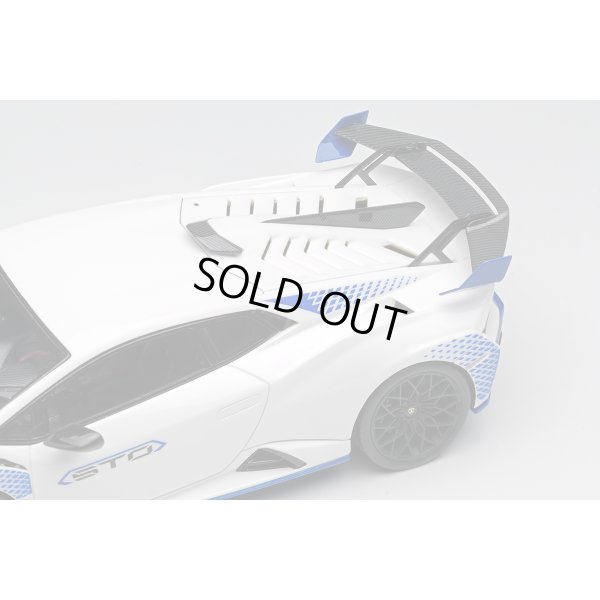 画像6: EIDOLON 1/43 Lamborghini Huracan STO 2021 Bianco Monocerus / Blue Livery Limited 100 pcs.