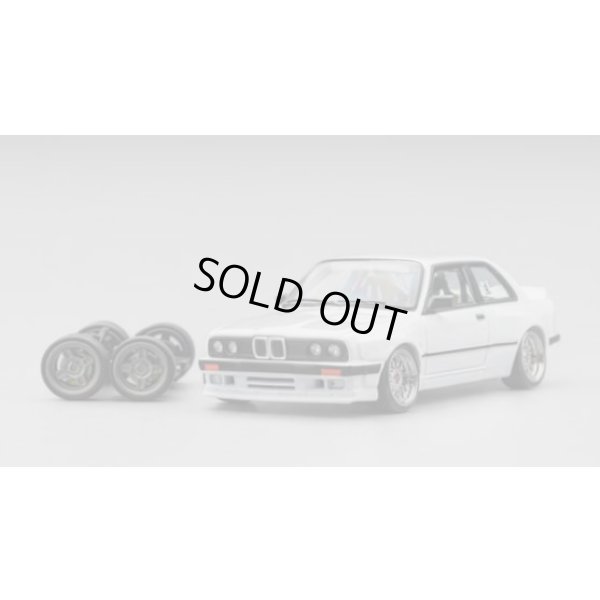 画像1: CM Model 1/64 Pandem M3 (E30) Pearl White
