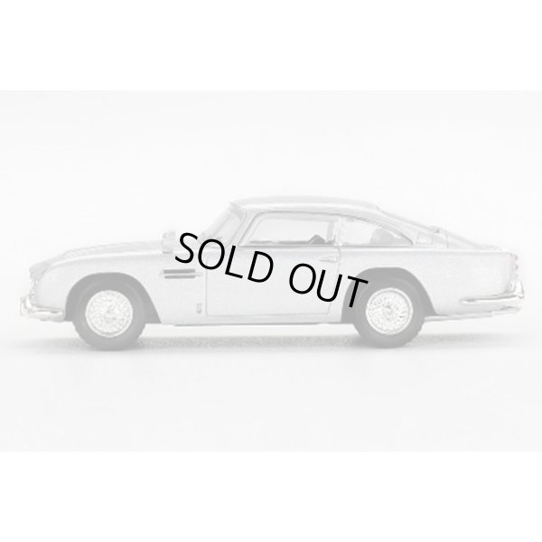 画像4: MINI GT 1/64 Aston Martin DB5 "Casino Royale" (2006) English Packaging