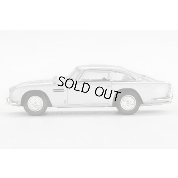 画像4: MINI GT 1/64 Aston Martin DB5 "Casino Royale" (2006) Japan Package