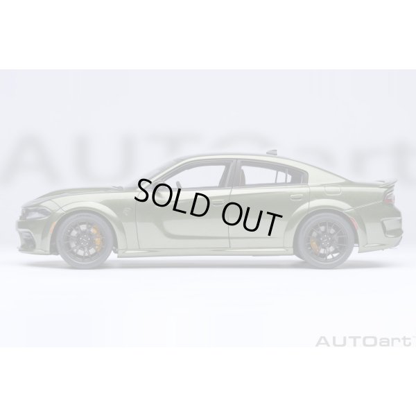 画像3: AUTOart 1/18 Dodge Charger SRT Hellcat Redeye Jailbreak (Metallic Green / Black)