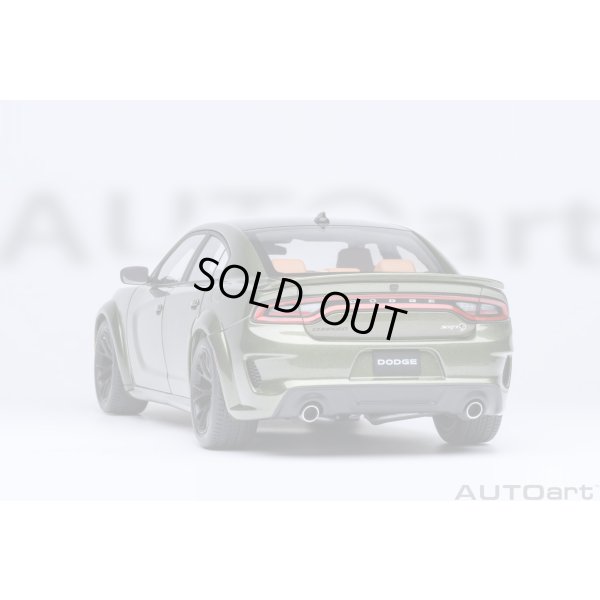 画像20: AUTOart 1/18 Dodge Charger SRT Hellcat Redeye Jailbreak (Metallic Green / Black)