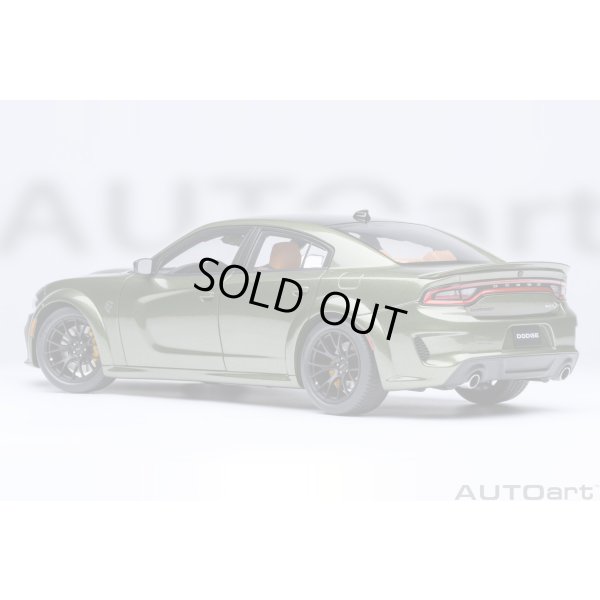 画像2: AUTOart 1/18 Dodge Charger SRT Hellcat Redeye Jailbreak (Metallic Green / Black)
