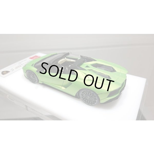 画像4: EIDOLON 1/43 Lamborghini Aventador S Roadster 2017 -Center lock wheel Ver.- Matt Giallo Verde Pearl Limited 25 pcs. (4)