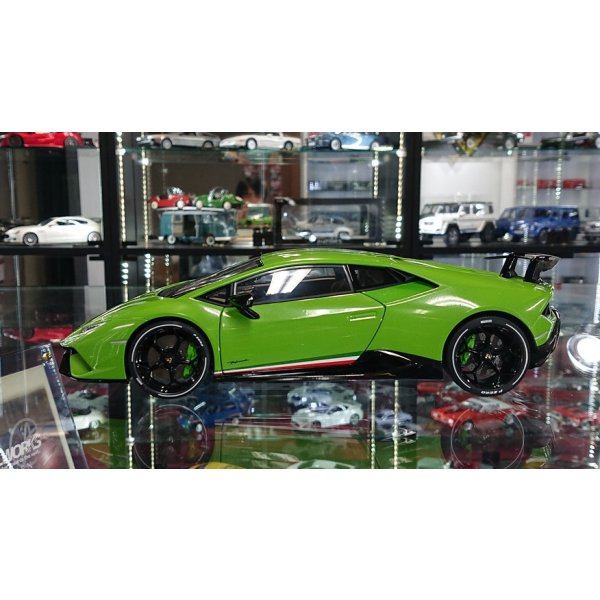 画像2: Autoart 1/18 Lamborghini Huracan Perfprmante Verde Mantis/Pearl Effect Green (2)