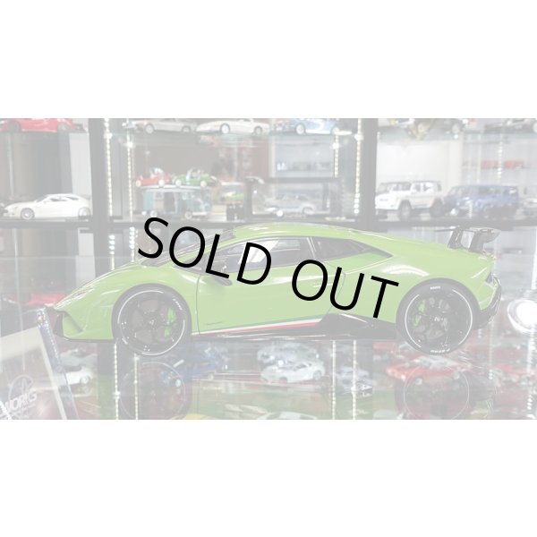 画像2: Autoart 1/18 Lamborghini Huracan Perfprmante Verde Mantis/Pearl Effect Green (2)
