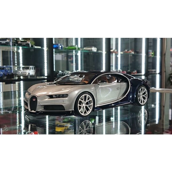 画像1: Autoart 1/18 BUGATTI Chiron Silver/Dark Blue (1)
