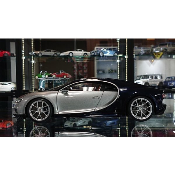 画像2: Autoart 1/18 BUGATTI Chiron Silver/Dark Blue (2)