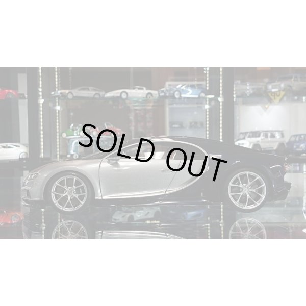 画像2: Autoart 1/18 BUGATTI Chiron Silver/Dark Blue (2)